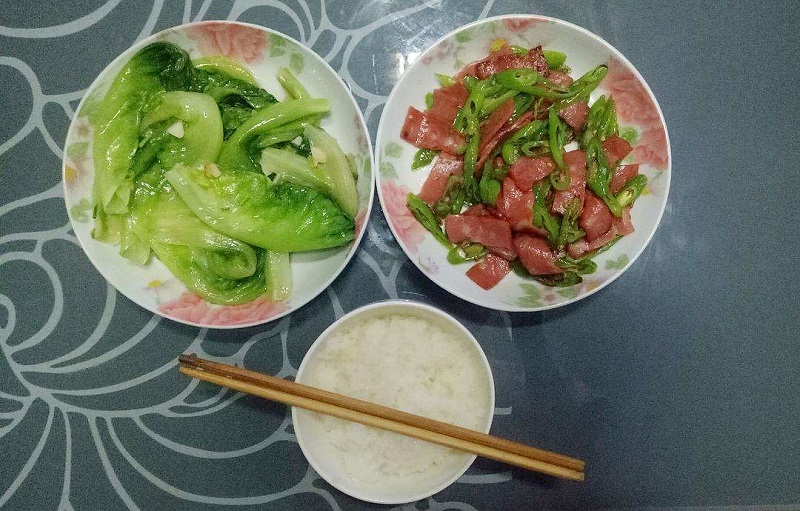 晚飯后養(yǎng)生小知識(shí)，晚飯時(shí)按序做5件事，舒暢安康還養(yǎng)身！