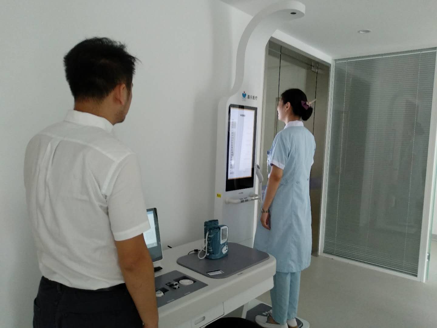 康養(yǎng)社區(qū)中的健康管理設備有哪些？健康一體機適合康養(yǎng)社區(qū)嗎？
